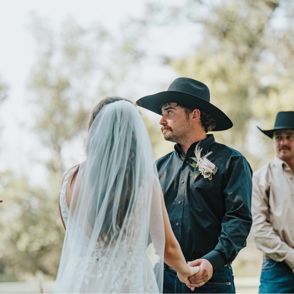 Meet your Posher, Demi - Picture 3 of 11